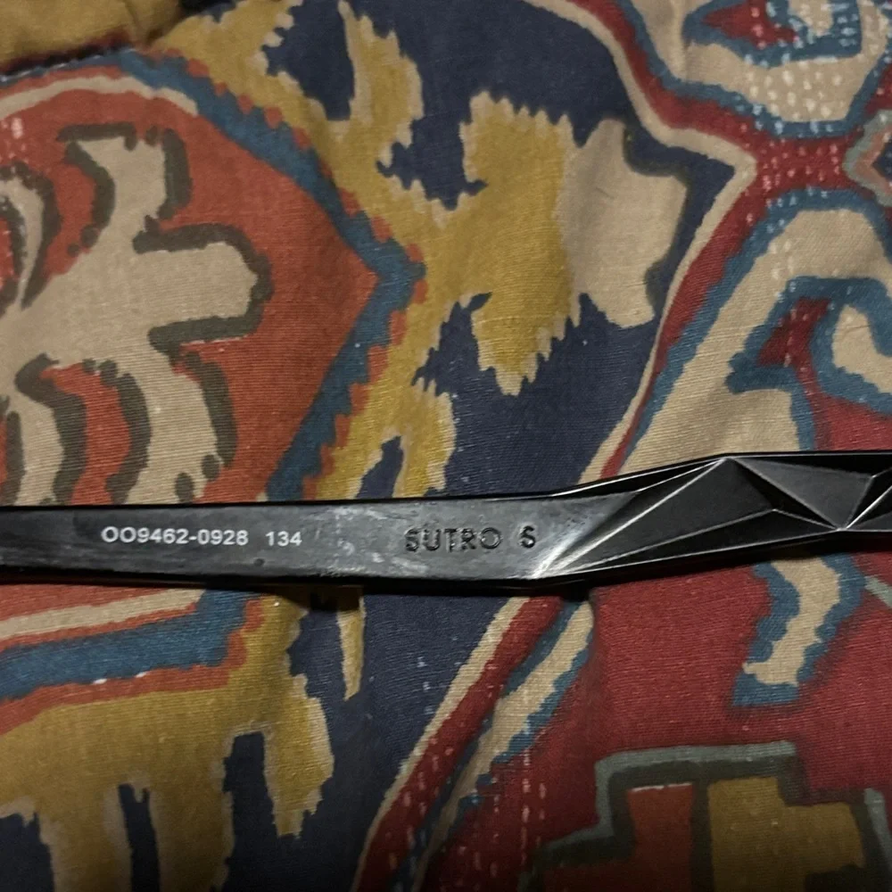 Oakley Textured Black Sunglasses Case - Picture 4 of 7